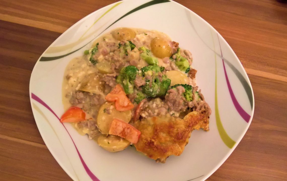 Kartoffel-Brokkoli-Paprika-Hackfleisch-Auflauf