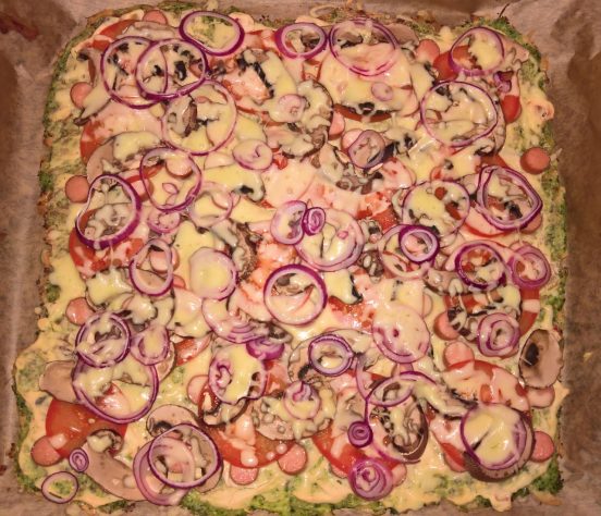 Low Carb Pizza mit Brokkoli-Boden